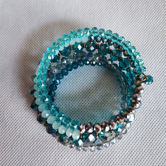 Aqua Shades of Blue Vintage Memory Wire Faceted Crystal Mermaidcore Bracelet - Picture 9 of 9